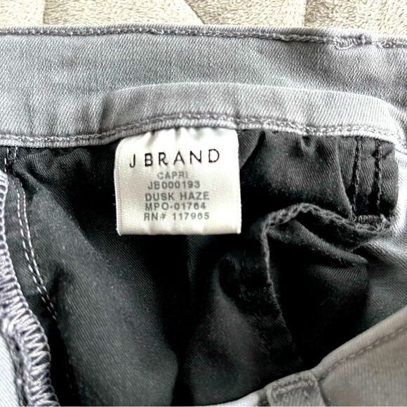 J Brand Mid Rise Denim Capri in Dusk Haze (grey color) Size 28 Jeans - Picture 8 of 9